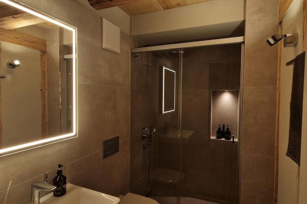 Visionary Hospitality Bassersdorf, Zuerich - Premium In Swiss Style With Free Parking, Washer, Kitchen, Terrace, Vaulted Cellar Event Room, 15' & Airport Apartment Bassersdorf