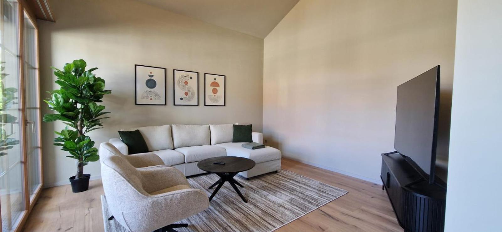 Visionary Hospitality Bassersdorf, Zuerich - Premium In Swiss Style With Free Parking, Washer, Kitchen, Terrace, Vaulted Cellar Event Room, 15' & Airport * Bassersdorf