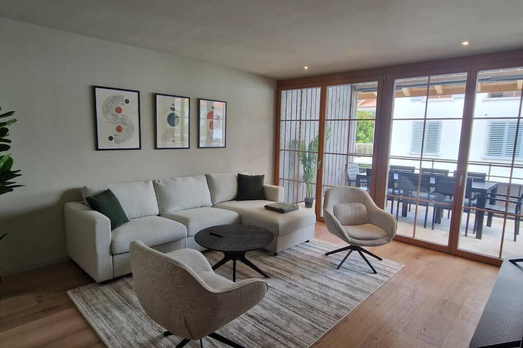 Visionary Hospitality Bassersdorf, Zuerich - Premium In Swiss Style With Free Parking, Washer, Kitchen, Terrace, Vaulted Cellar Event Room, 15' & Airport * Bassersdorf